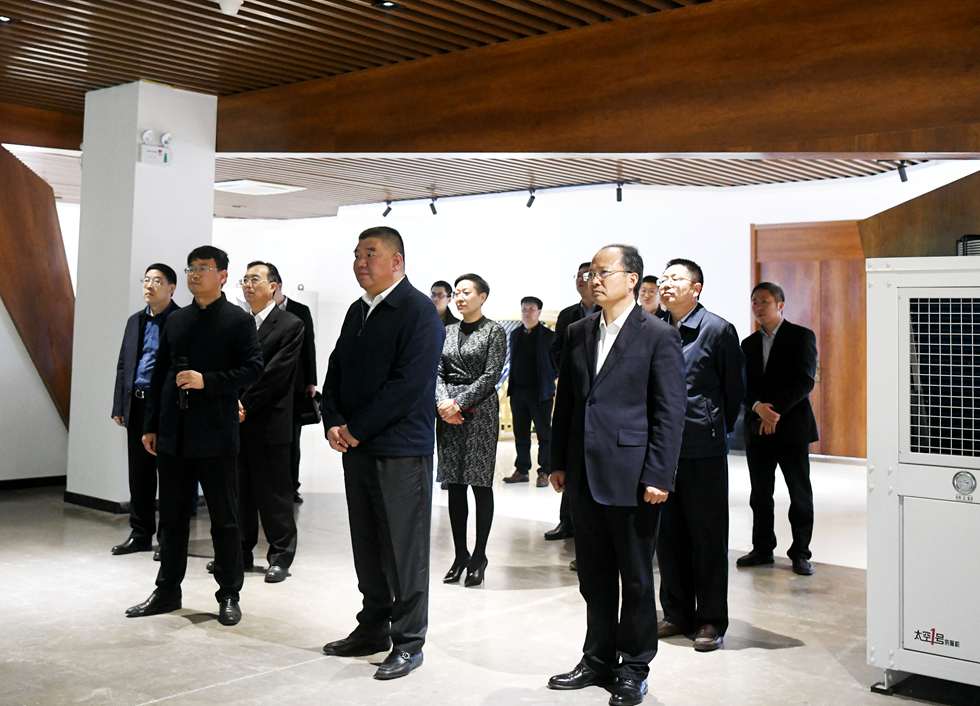 4月23日,市委常委,宿迁经济技术开发区党工委书记张昊带队调研智能